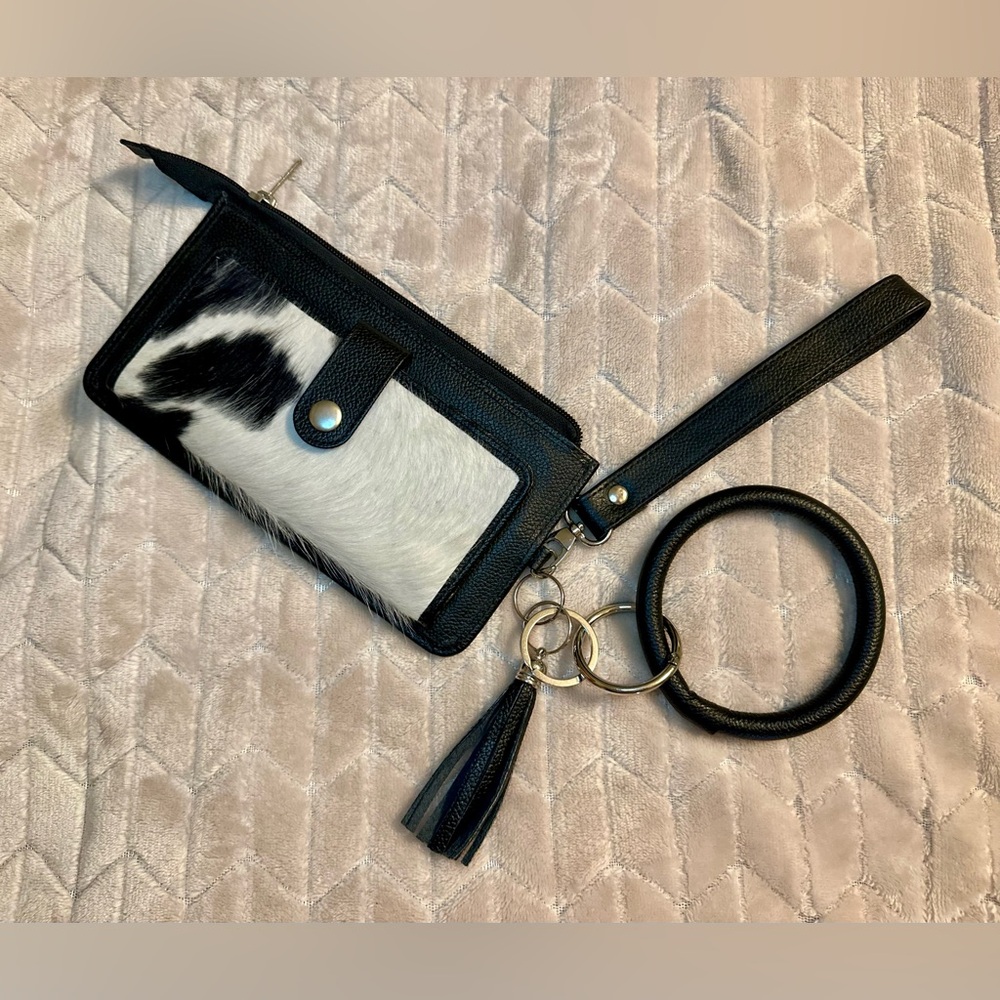 Cowhide Cardholder Wristlet🖤🤍
